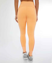 Load image into Gallery viewer, Model Back: Alto Giro Fitness Bas Legging Blackout Ii C/ Recorte Verticale Laranja Gym
