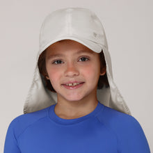 Load image into Gallery viewer, Model Front: Uv Line Casquette Cap Legionario Teens Sand Upf50+
