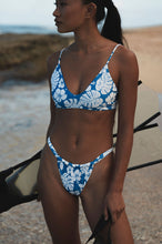Load image into Gallery viewer, Image 06: Wednesday In Hawaii By Rio De Sol Haut Top Pua-Pacifica Hana
