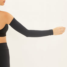 Load image into Gallery viewer, Model Back: Uv Line Gants Long Sleeve Uni Black Upf50+
