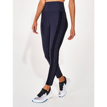 Load image into Gallery viewer, Model Front: Alto Giro Fitness Bas Legging Light Co2 Recorte Jwinner Preto
