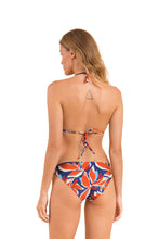 Load image into Gallery viewer, Model Back: Rio De Sol Ensemble Set Leaves Tri-Inv Essential-Comfy
