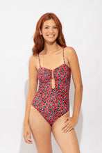 Load image into Gallery viewer, Model Front: Rio De Sol Une Pièce Coral-Feline Sara-Op
