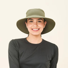 Load image into Gallery viewer, Model Front: Uv Line Bob Hat California Nac Fem Green Militar Upf50+
