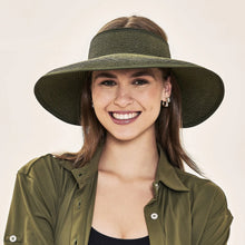 Load image into Gallery viewer, Model Front: Uv Line Visière Visor Siena Imp Fem Militar Green Upf50+
