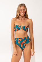 Load image into Gallery viewer, Model Front: Rio De Sol Bas Bottom Luma Hotpants
