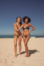 Load image into Gallery viewer, Image 11: Rio De Sol Ensemble Set Shimmer-Shark Tri-Fixo-Noa Cheeky-Noa
