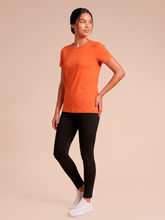 Load image into Gallery viewer, Image 03: Uv Line Haut De Plage T-Shirt Uvpro Fem Pitanga Upf50+
