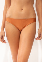 Load image into Gallery viewer, Gallery: Rio De Sol Bas Bottom Shimmer-Nocciola Essential-Comfy
