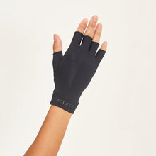 Load image into Gallery viewer, Image 02: Uv Line Gants Short Gloves Uni Black Upf50+
