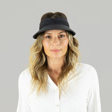 Load image into Gallery viewer, Model Front: Uv Line Visière Visor Granada Eva Fem Matte Black Upf50+
