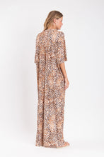 Load image into Gallery viewer, Model Back: Rio De Sol Vêtement De Plage Leopard Long Dress
