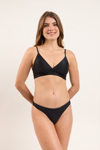 Load image into Gallery viewer, Model Front: Rio De Sol Ensemble Set Touch-Black Paola Essential
