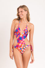 Load image into Gallery viewer, Model Front: Rio De Sol Une Pièce Funny Trikini-Comfy
