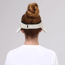 Load image into Gallery viewer, Model Back: Uv Line Visière Visor Bali Fem Sand Black Upf50+
