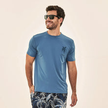 Load image into Gallery viewer, Model Front: Uv Line T-Shirt Pour Homme T-Shirt Uvline Coqueiro Upf50+
