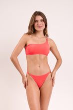 Load image into Gallery viewer, Model Front: Rio De Sol Haut Top Malibu-Folia Grazy

