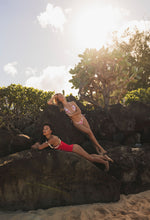 Load image into Gallery viewer, Image 13: Wednesday In Hawaii By Rio De Sol Haut Top Pua-Hibiscus Kauai
