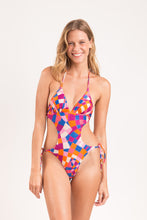 Load image into Gallery viewer, Model Front: Rio De Sol Une Pièce Funny Trikini
