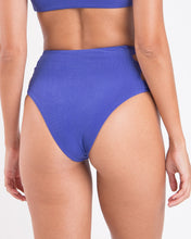 Load image into Gallery viewer, Image 05: Rio De Sol Bas Bottom Malibu-Indigo Highwaist-Spin
