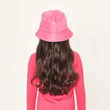 Load image into Gallery viewer, Model Back: Uv Line Bob Basic Kids Pink Rosa Upf50+
