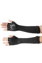 Load image into Gallery viewer, Model Front: Uv Line Gants Long Gloves Uni Black Upf50+
