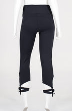 Load image into Gallery viewer, Model Back: Alto Giro Fitness Bas Legging Up Co2 Barriga Zero Laco Preto
