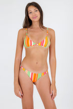 Load image into Gallery viewer, Model Front: Rio De Sol Ensemble Set Utah Tri-Fixo Leblon
