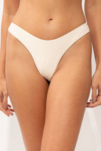 Load image into Gallery viewer, Gallery: Rio De Sol Bas Bottom Malibu-Natural Nara
