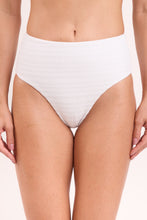 Load image into Gallery viewer, Gallery: Rio De Sol Bas Bottom Memphis-White Hotpants
