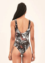 Load image into Gallery viewer, Model Back: Uv Line Une Pièce Swimsuit Coqueiros Bege Upf50+
