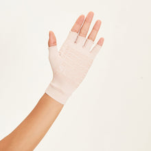 Load image into Gallery viewer, Model Back: Uv Line Gants Short Gloves Anti-Aging Uni Nude Upf50+
