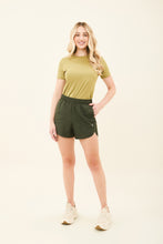 Load image into Gallery viewer, Model Front: Uv Line Fitness Bas Short Race Verde Militar Upf50+
