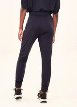 Load image into Gallery viewer, Model Back: Uv Line Pantalon De Plage Pants Fem Basic Black Upf50+
