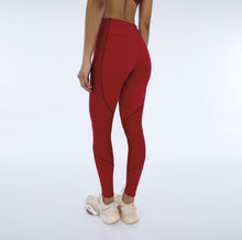 Load image into Gallery viewer, Model Back: Alto Giro Fitness Bas Legging Hyper Recortes Atlanta Vermelho Haute Red
