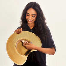 Load image into Gallery viewer, Image 05: Uv Line Chapeau Souple/Capeline Santorini Trigo Upf50+
