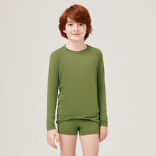 Load image into Gallery viewer, Model Front: Uv Line T-Shirt Longsleeve Uvrpo Inf Verde Militar Upf50+
