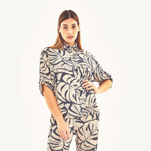 Load image into Gallery viewer, Model Front: Uv Line Haut De Plage Shirt Copa Costela Off White Upf50+
