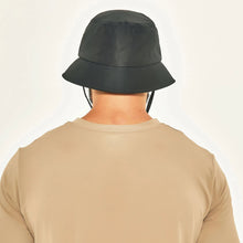 Load image into Gallery viewer, Model Back: Uv Line Bob Bucket Colors Preto Upf50+
