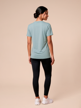 Load image into Gallery viewer, Model Back: Uv Line Haut De Plage T-Shirt Uvpro Fem Green Water Upf50+
