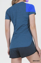 Load image into Gallery viewer, Model Back: Alto Giro Fitness Haut Top Fit Rajado
