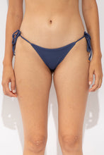 Load image into Gallery viewer, Gallery: Rio De Sol Bas Bottom Carmel-Blue Lacinho
