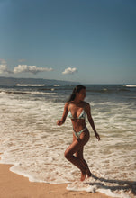 Load image into Gallery viewer, Image 13: Wednesday In Hawaii By Rio De Sol Haut Top Pua-Valley Ana
