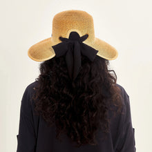 Load image into Gallery viewer, Model Back: Uv Line Chapeau Souple/Capeline Hat Santorini Imp Fem Wheat Upf50+
