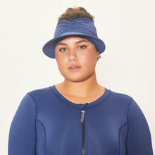 Load image into Gallery viewer, Model Front: Uv Line Visière Visor Granada Eva Marinho Fosco Upf50+
