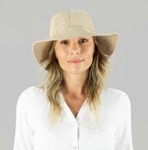 Load image into Gallery viewer, Model Front: Uv Line Chapeau Souple/Capeline San Remo Areia Offwhite Upf50+
