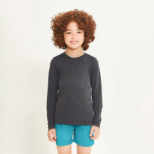Load image into Gallery viewer, Model Front: Uv Line T-Shirt Longsleeve Uvpro Kids Preto Upf50+
