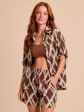 Load image into Gallery viewer, Model Front: Uv Line Short De Plage Short Basic Diamond Upf50+
