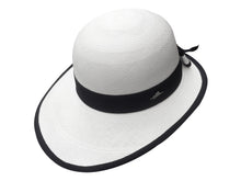 Load image into Gallery viewer, Model Front: De Punta En Blanco Chapeau Panama Lady Golf White Black
