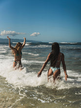 Load image into Gallery viewer, Image 07: Wednesday In Hawaii By Rio De Sol Haut Top Valley Kauai
